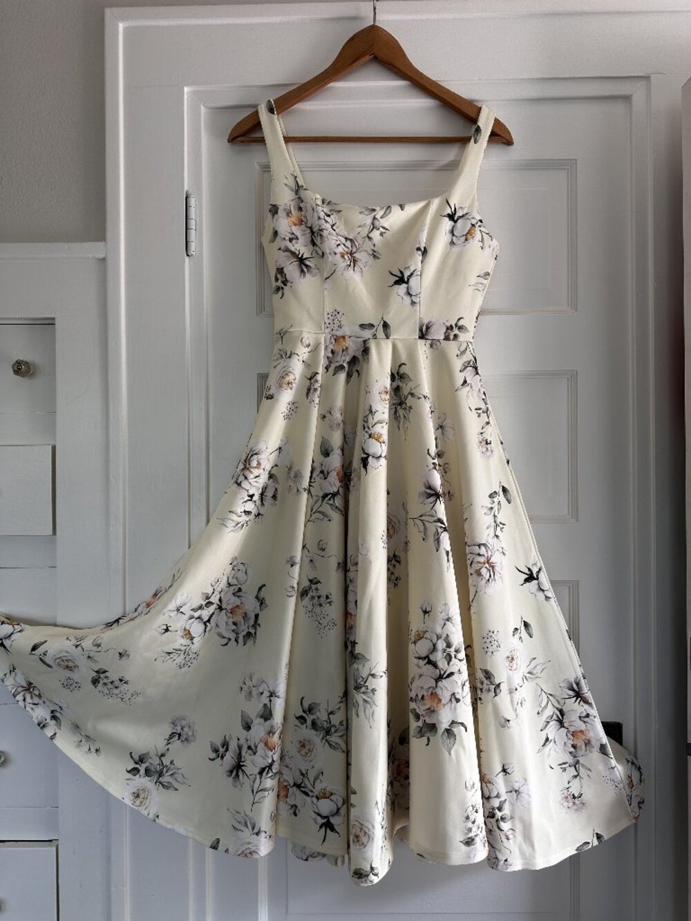 Club London Lemon Floral Bouquet Print Square-Neck Midi Dress Size - 8 (USA)